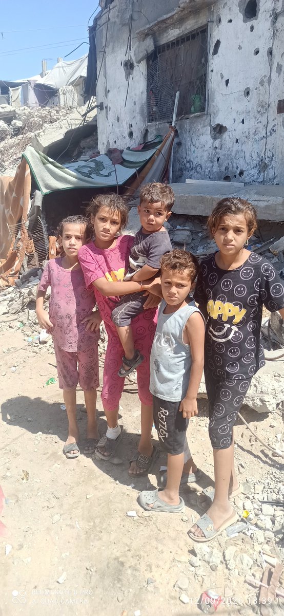 emad56165's tweet photo. Can you imagine an entire family dying due to lack of food? This is our painful reality today. 😭

We need a $50 donation from a kind-hearted person. Who's willing? We need food and medicine. If you see this, please leave a comment.💔👇🏻https://t.co/3rzvGNzWvD https://t.co/w8PLSsa2Sr