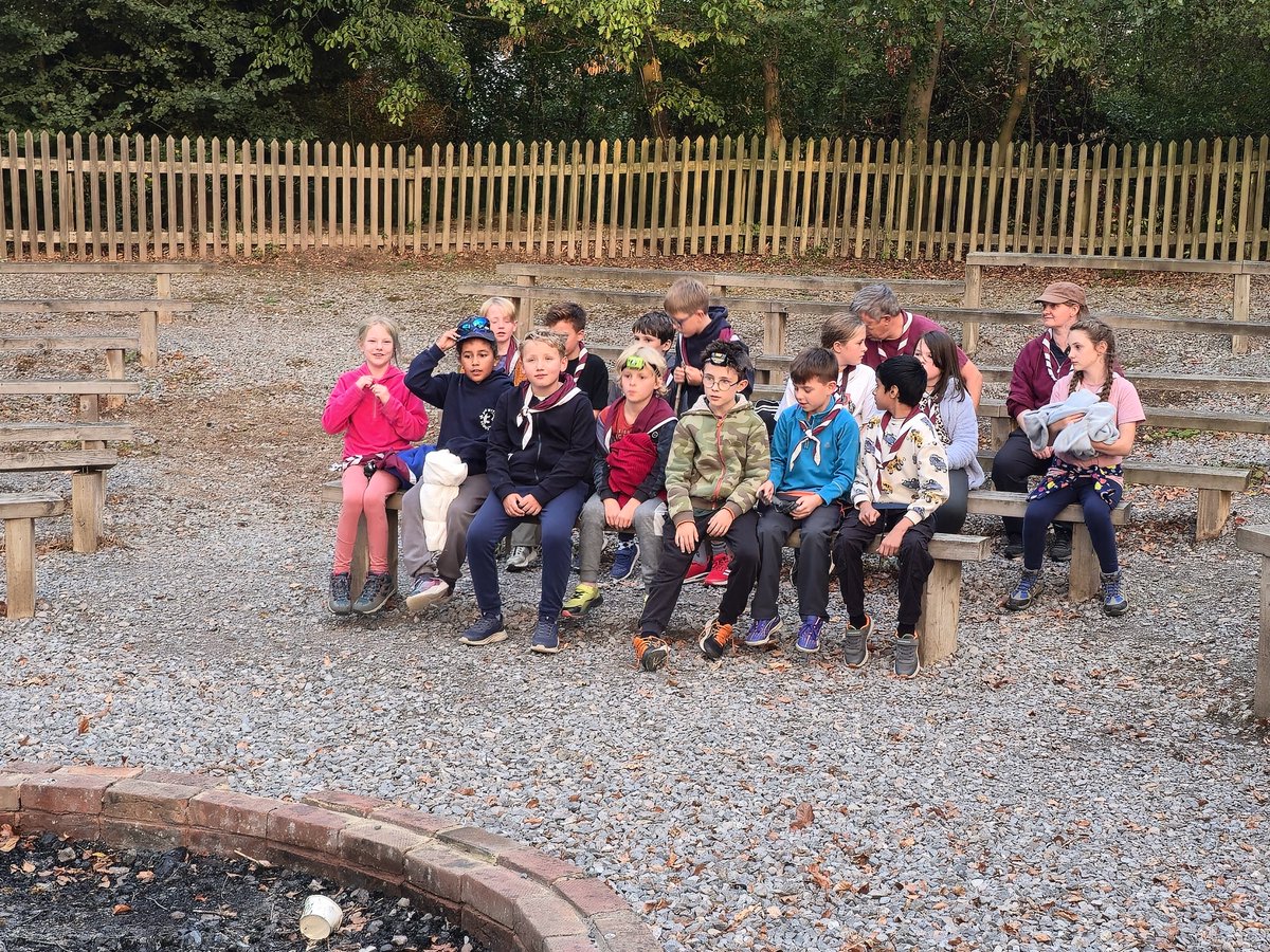 thirdhitchin's tweet photo. Campfire time https://t.co/laoR5B62lP