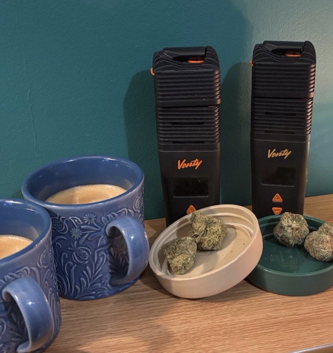 ScotWalkerbg's tweet photo. Breakfast for two 💨 https://t.co/YpBGB47NJ2
