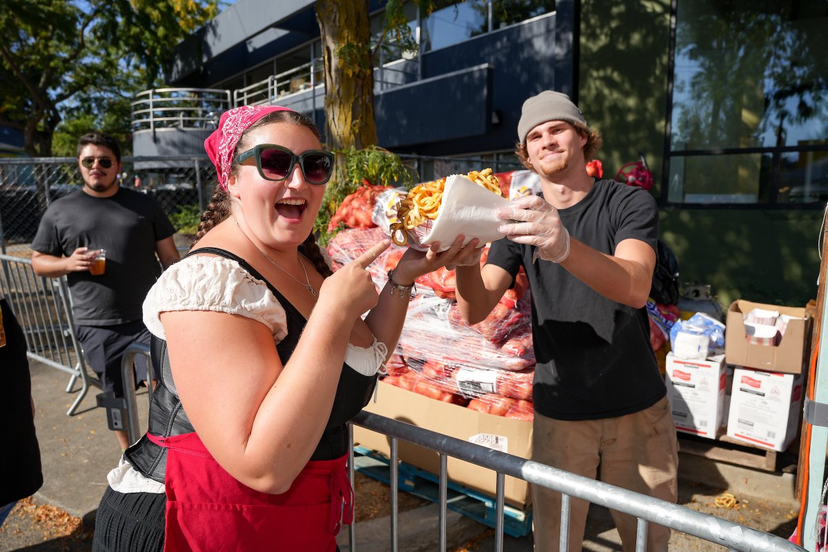 FOktoberfest's tweet photo. Cheat day secured 😋🔒🌭🍟

Special shoutout to @zieglers_haus for always coming through with the best bites 🫶

See you next weekend!! https://t.co/t8tio2AxGg