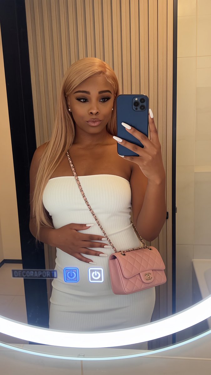nylalove99's tweet photo. stay still while i take control 🖤 https://t.co/ZLHl9cP39e