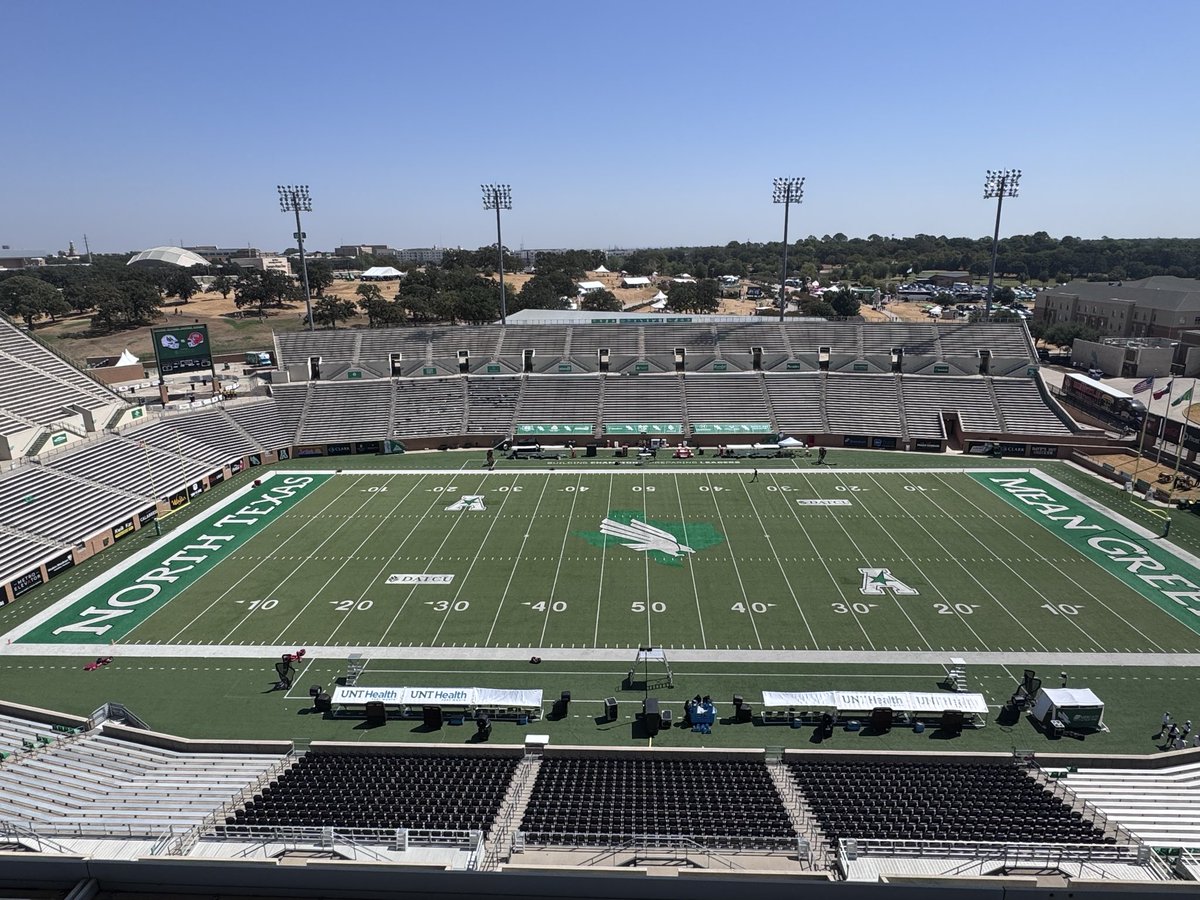 DustinFox37's tweet photo. Office for the day. https://t.co/5gTQCTkLOQ