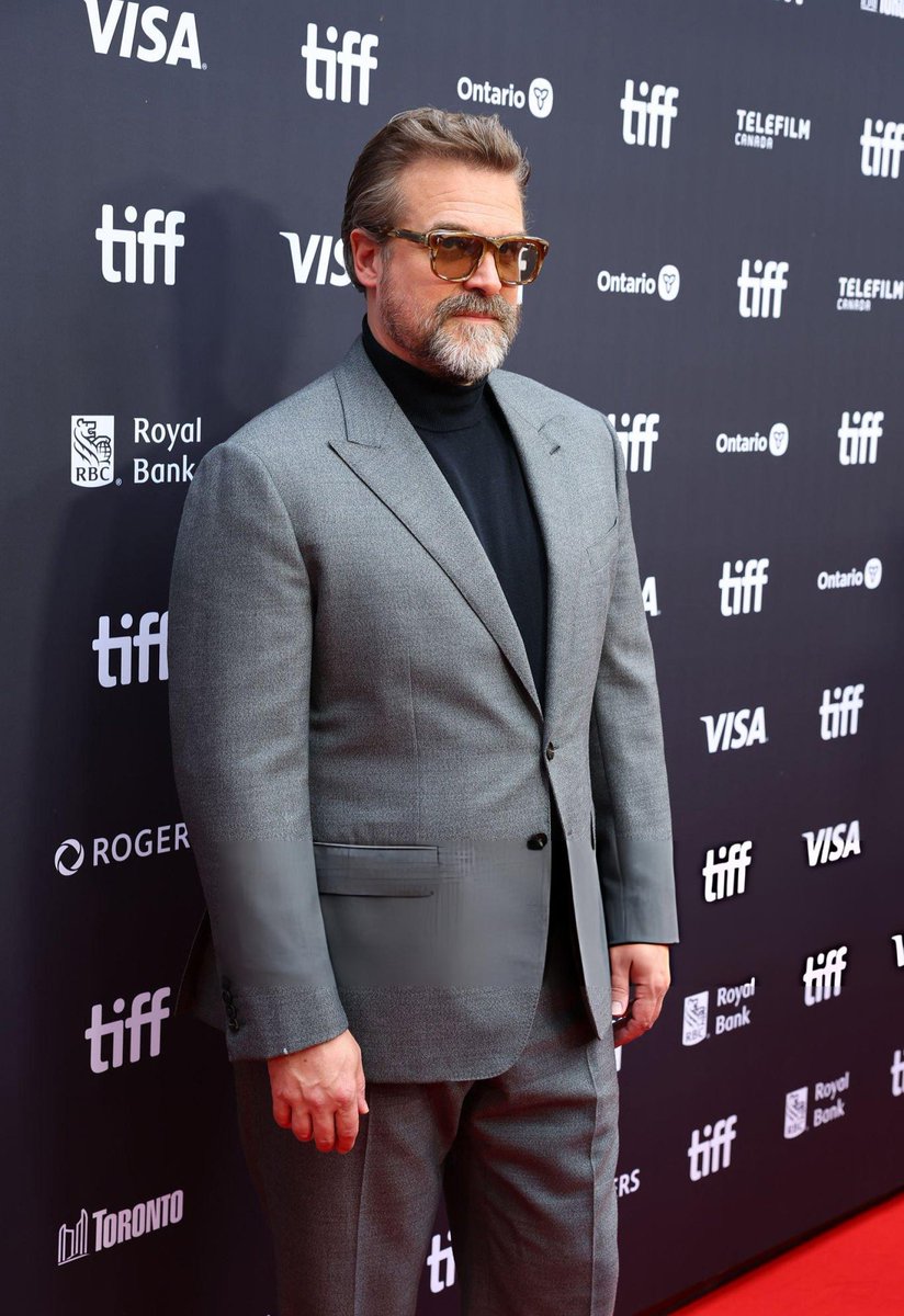 wryderwitz's tweet photo. esse homem está muito chique ele exalando gostosura e elegância! https://t.co/6TQiw6XcNF