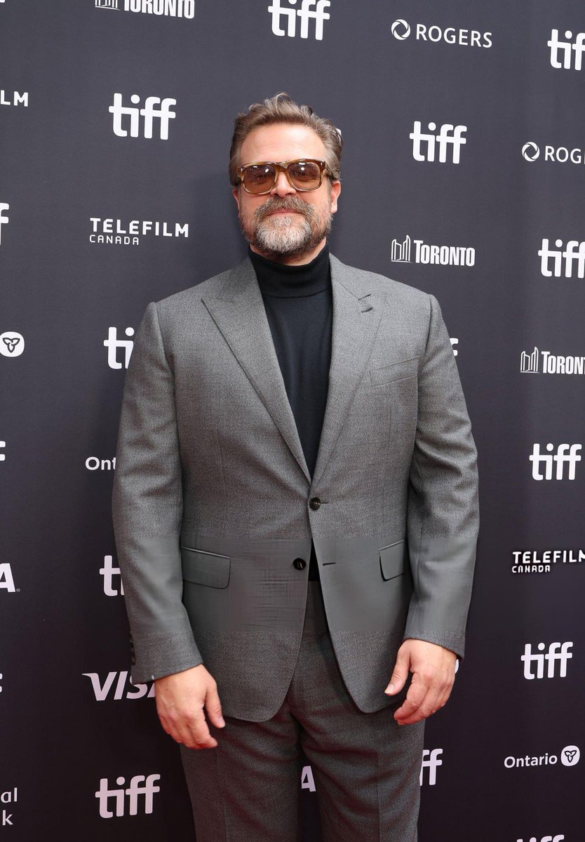 wryderwitz's tweet photo. esse homem está muito chique ele exalando gostosura e elegância! https://t.co/6TQiw6XcNF