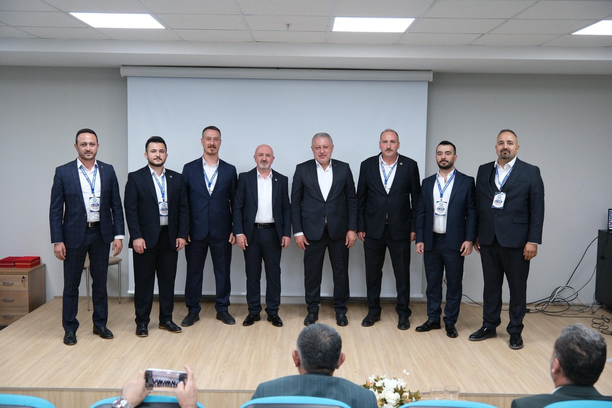 sagliksen's tweet photo. Sağlık-Sen Erzincan Şubesi'nin 6. Olağan Genel Kurulu, Genel Başkan Yardımcısı Abdullah Duman'ın katılımıyla gerçekleştirildi. 

Genel kurulda, Halil İbrahim İçoğlu yeniden Erzincan Şube Başkanı seçildi.
⤵️
https://t.co/9TsSLpnugq https://t.co/LBs4KYksqE