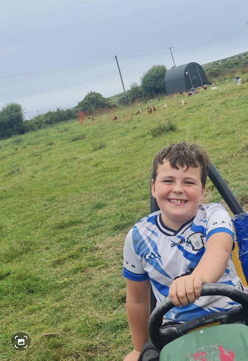 SiofraMulqueen's tweet photo. For this week’s @TheBusinessRTE on @RTERadio1, with all eyes on Doonbeg today, I visited a thriving business in West Clare.
‘Ubh by Paudie’ is run by 9-year-old Paudie Murray — a wise head on young shoulders. We talk profits, investing and early retirement. 🥚🎙️🐔 Link below 👇 https://t.co/ukcdmo7K2j