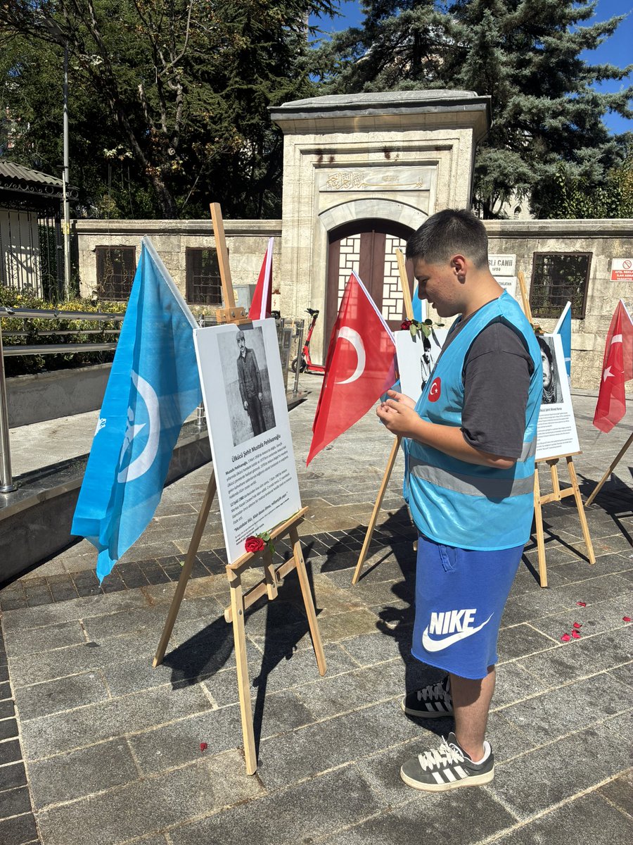 Metehankose__58's tweet photo. Eylüllerde ölmedik, Eylüllerde doğduk...
Ne sizleri unuttuk, Ne kahpe Eylülleri...

“Geçmişin izlerini, bu topraklarda vatan için verilen haklı ve onurlu mücadeleleri yeni nesillere anlatmaya ve aktarmaya devam ediyoruz.
Var olsun ülkü ocakları🇹🇷 https://t.co/COJjzVPr2p