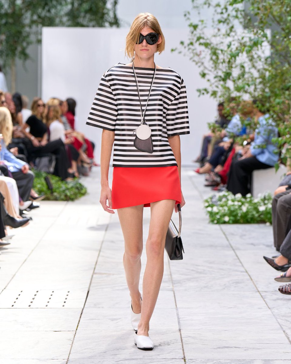 MichaelKors's tweet photo. Coral crush. Pops of vivid coral and architectural accents from our Spring/Summer 2027 Michael Kors Collection.
#MichaelKorsCollection
#NYFW https://t.co/KlP7lG7DNa