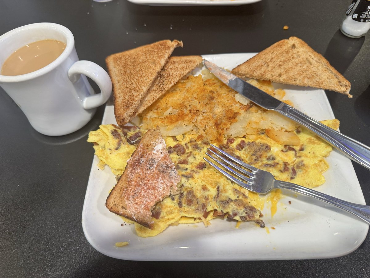TesslMi's tweet photo. The only way to solve a #Hangover #HangoverCure #BaconAmdCheeseOmelette https://t.co/agwSI5yzU4
