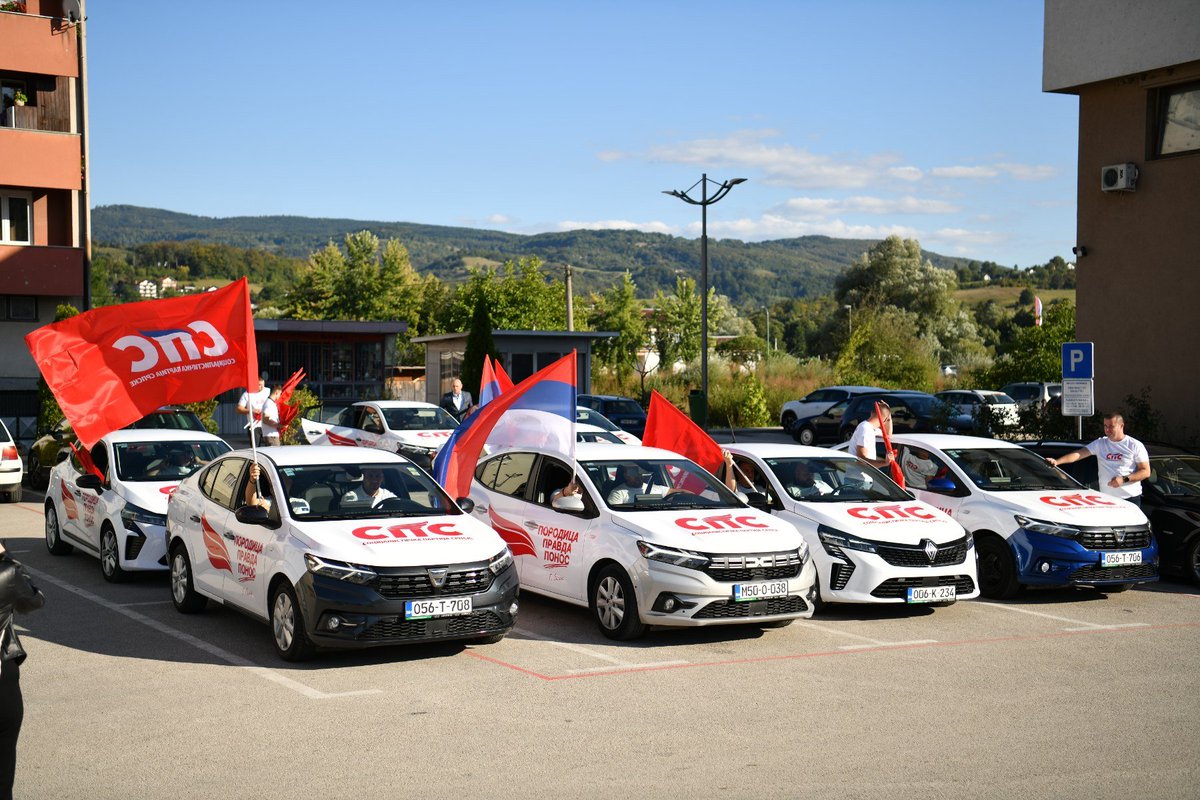 SelakG's tweet photo. Шипово је показало снагу заједништва, повјерења и подршке политици која зна шта жели за Републику Српску. 💪🏻

У Шипову је одржана трибина Социјалистичке партије Српске, на којој су представљени кандидати за Народну скупштину Републике Српске и Представнички дом Парламентарне скупштине БиХ, али и јасна политика коју заједно представљамо грађанима.

Породица, правда и понос нису само ријечи. То су вриједности које нас окупљају и темељ политике којом желимо да наставимо да јачамо Републику Српску.

СПС има људе који знају шта желе, јасне политике и одговорност да своју ријеч претворе у дјела.

Хвала Шипову на повјерењу, подршци и енергији. Идемо заједно, снажно и поносно, за јачу Републику Српску. 🫱🏻‍🫲🏼