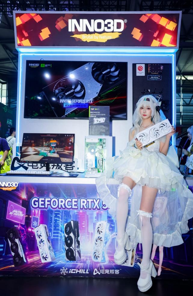 jogule27's tweet photo. Just checked in at the city's biggest comic con! Spotted so many amazing cosplays and got my rare anime merch signed—today's pure geek joy!， https://t.co/4FdmeDaz8Q