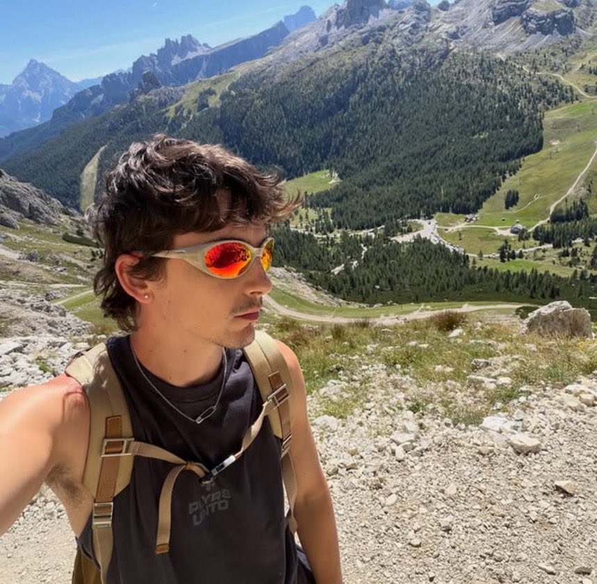 powerfulembassy's tweet photo. hiking with dad in the Dolomites 🫶🏻 https://t.co/ibqYq1mliq