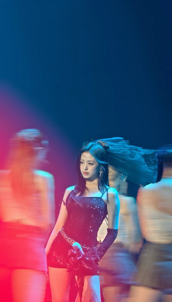 loveahyeonn's tweet photo. BORN TO BE A STAR https://t.co/hPPb8wZL70