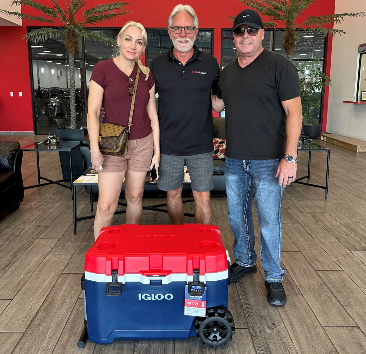npauctions's tweet photo. Big congrats to our latest #WINNER! 🎉
Ronald & Tatiana with Hot Rides scored the patriotic 72 Qt. Igloo Cooler at the NPA Lakeland #RVSpiritOfAmerica Auction! 🇺🇸
Thanks to everyone who joined us and placed their bids. Stay tuned for the next giveaway.
#NPA #Auction #RV https://t.co/LZFoubMroF