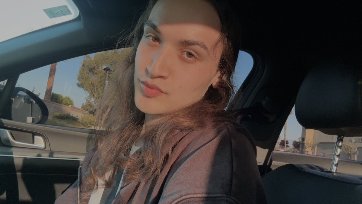sebasxtoranzo's tweet photo. reminder that i’m still pretty 😙 https://t.co/1dkfQ4PQmr