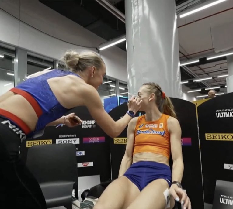 _OwenM_'s tweet photo. The last touch-ups for Keely and Femke before the 800m final 🤣🫶

#WorldAthleticsUltimate https://t.co/6nqperIquX