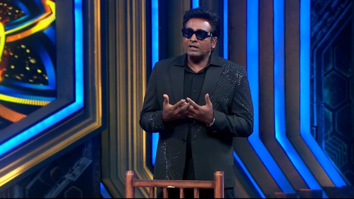 EmpteBoss's tweet photo. Vijay Sethupathi to audience: Neenga yosikkurathula kekka mudiyathu, kekkurathula purinjikka mudiyala. 🤧

#BiggBossTamil #VijaySethupathi https://t.co/VdL6kQvp8D