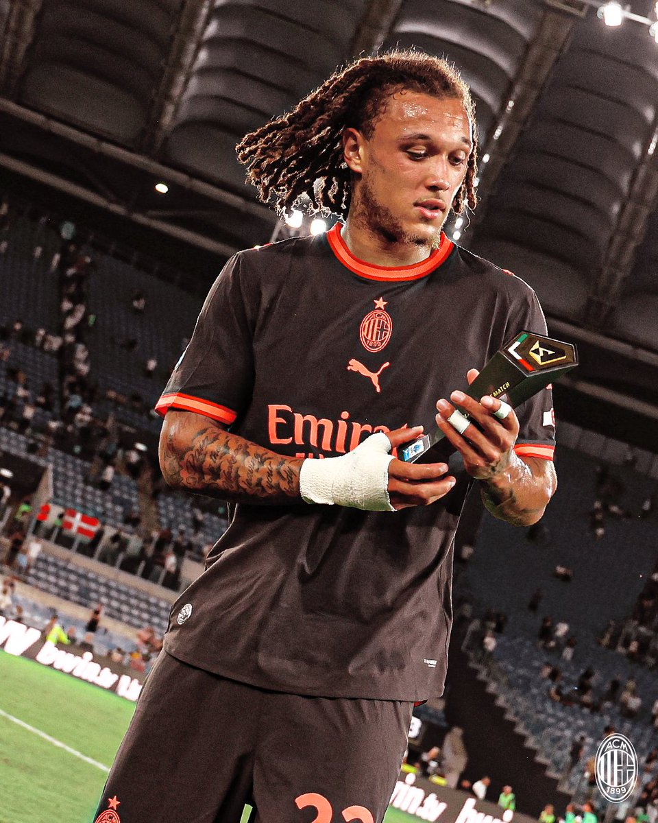acmilan's tweet photo. Off the bench, into our hearts 💕 https://t.co/4w2SfqmAoP