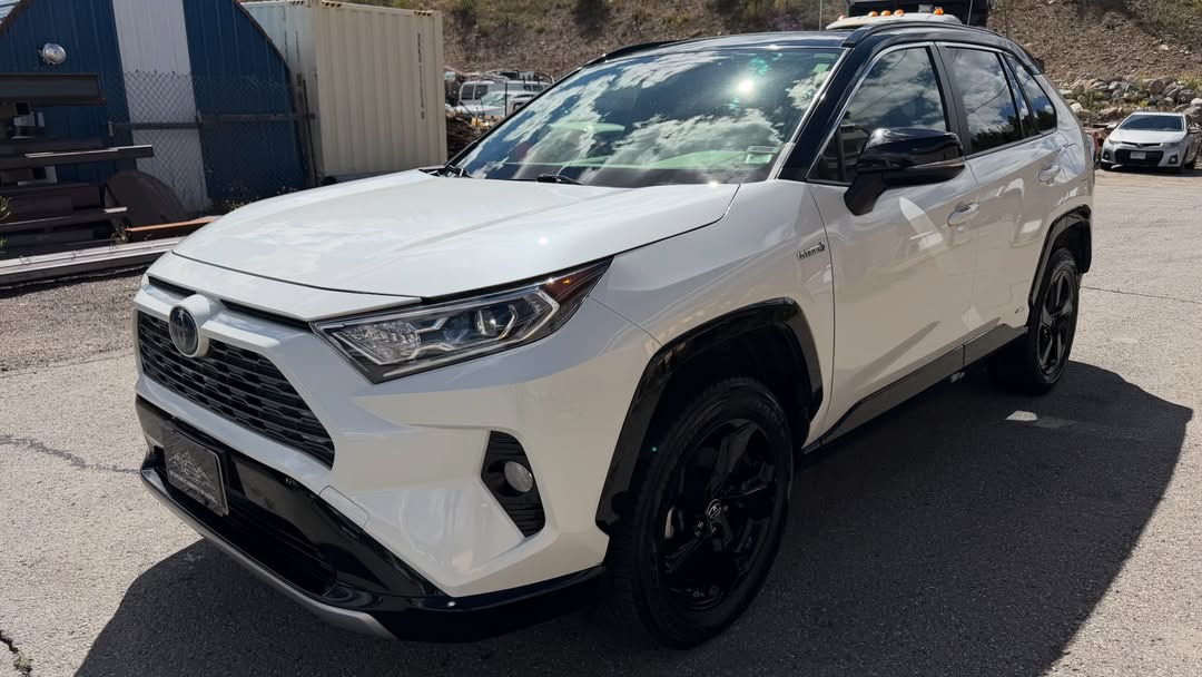 MichelineBsd41's tweet photo. 2019 Toyota RAV4 XSE Hybrid: Full interior and exterior detail. Call or text 860-707-9602 for a free quote. https://t.co/fGcQDRi2zh