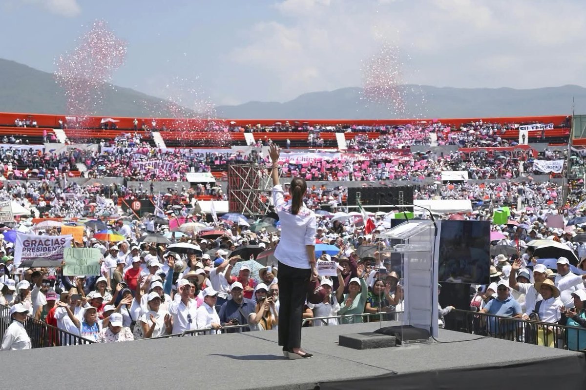 Juansabinesg's tweet photo. Les comparto mi colaboración para @sdpnoticias sobre la visita de la Presidenta Claudia Sheinbaum a Chiapas, el reconocimiento al Gobernador Eduardo Ramírez y el nuevo momento que vive nuestro estado.

Chiapas, Claudia y Eduardo
https://t.co/D4yVJhcMX7 https://t.co/bPDyywNzvW