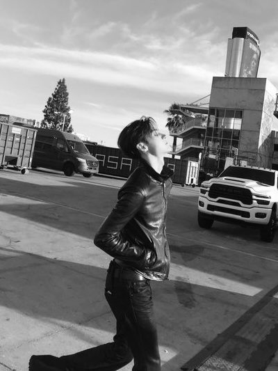 Sanrwon's tweet photo. Black leather against a sky this blue, with nowhere I need to be. The air feels lighter when you’re out with nothing holding you back. For once, I’m perfectly content letting the day take me wherever it wants. https://t.co/JKKH5veGOF