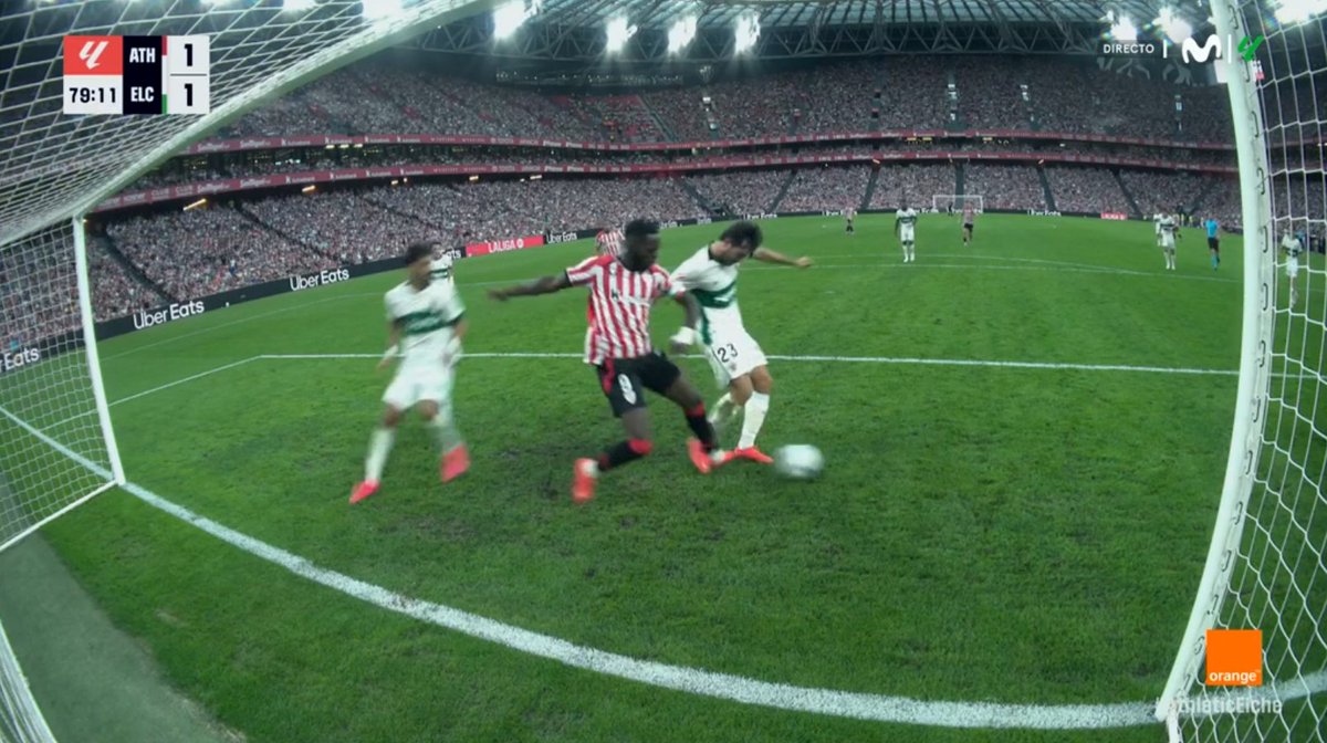 ArchivoVAR's tweet photo. 🖥️💥 El VAR dejó pasar una falta previa en gol de Berenguer.

👉🏻 Iñaki mete su pie por delante del despeje de Chust sin llegar al balón e impidiéndole ejecutar la acción.

❌ 𝗘𝗦 𝗙𝗔𝗟𝗧𝗔.

▪️ Además, el delantero raspa con los tacos en el tendón de Aquiles del defensa. https://t.co/FcexavWHBk