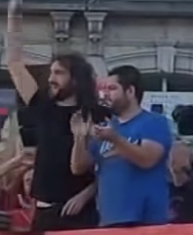 GladiatorAstur's tweet photo. Asombrosa recuperación de los dos pollastres de extrema izquierda tras la “BRUTAL” agresión que manifestaban todos los medios corruptos de izquierdas.

Uno, en modo lechón con sus tetillas, y el otro sin lavar las greñas, pero se le veía bien

JETAS🤣🤣🤣 https://t.co/h98cujTyEy