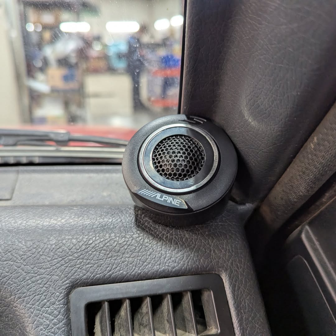 ElenorePesiu's tweet photo. Even off-road rigs deserve real sound. This Suzuki Sidekick got a trail-ready audio upgrade with Kenwood, Alpine, Rockford Fosgate, and a custom side panel. Clean install, rugged gear, no shortcuts. https://t.co/nTBOCICXzO