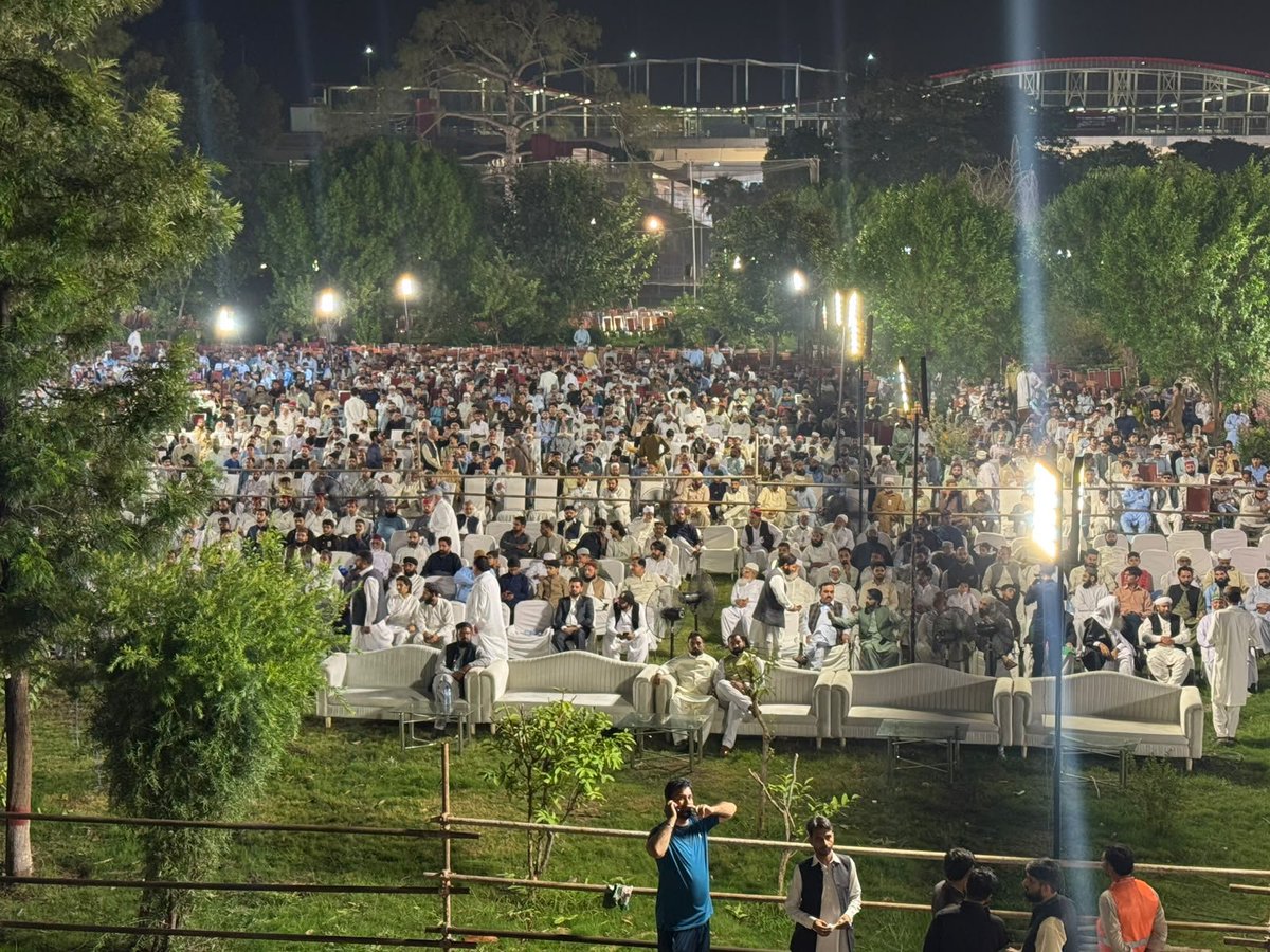 jekylll__'s tweet photo. Chairman supreme council @MQI_Official at Liaqat bagh park Rawalpindi Mawlid. 

@DrHussainQadri @DrHassanQadri
#MQIMawlidInRawalpindi #MQIMawlidInKarachi https://t.co/fMSiKfk9Tx