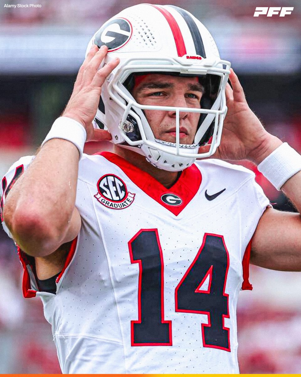 PFF_College's tweet photo. Georgia QB Gunner Stockton | Week 2 vs Western Kentucky:

🐶 13/16
🐶 234 YDS
🐶 5 TDS
🐶 0 INTS

Got Pulled with 6 Minutes Remaining in the 2nd Quarter https://t.co/ClwaLguHxq