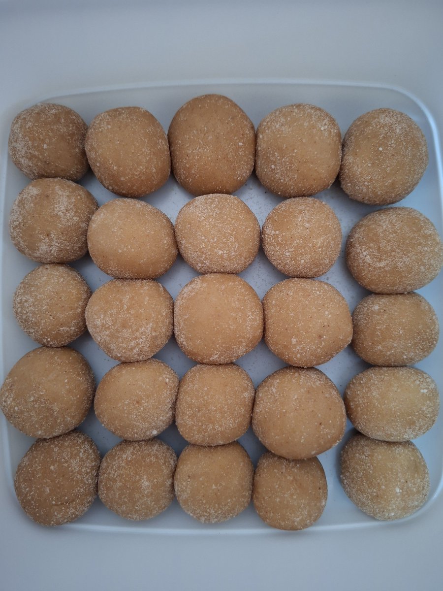 ilvkittenz's tweet photo. Mt chato bolear td sem aqueles negócio q o povo do ttk usa, mas pelo menos ta indo 😭😭😭
Ficarei #devendo a pitanguinha de doce de leite em cima, infelizmente n tenho bico de confeiteiro e mt menos habilidade 🤡 https://t.co/N4lma65WKG