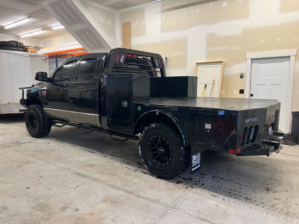 NolanDemleski's tweet photo. Upgrade your truck with a rugged Norstar flatbed built for heavy hauls and daily demands. Choose secure utility boxes or a heavy-duty diamond-plate deck for unmatched durability and performance. Call (833) 979-0199. https://t.co/OQwaSVpTv9