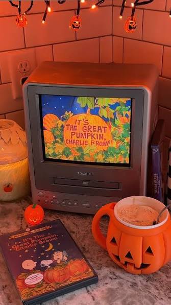 NosCalanGaeaf's tweet photo. Perfect night in? What you watching next? 🎃🍂 https://t.co/CaUrX8Eupw