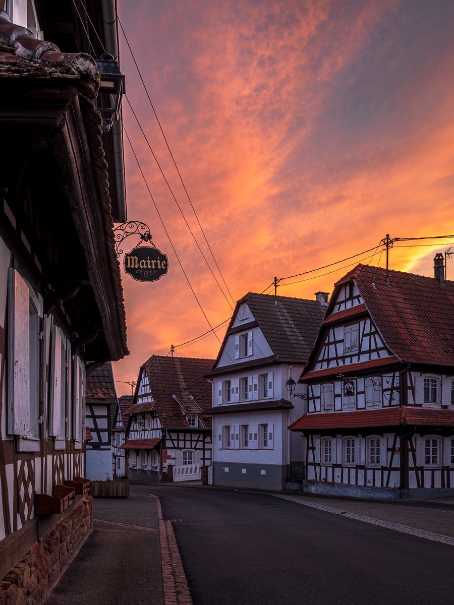 CedricSchell's tweet photo. Il y a des soirs où le ciel se colore en Alsace. https://t.co/ICnKBdYLbW
