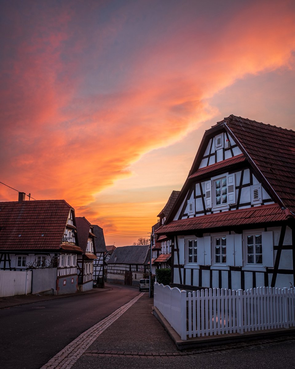 CedricSchell's tweet photo. Il y a des soirs où le ciel se colore en Alsace. https://t.co/ICnKBdYLbW