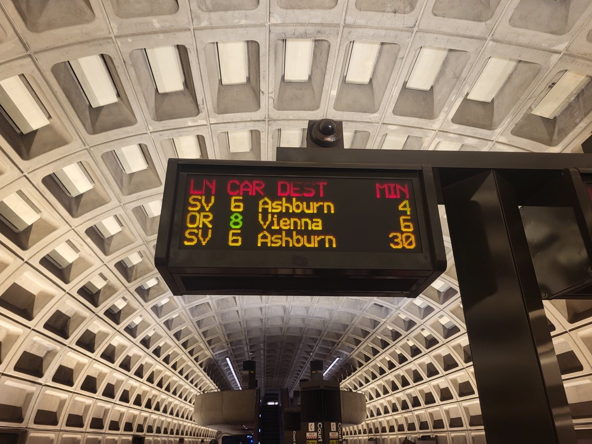 smvernalis's tweet photo. What's the deal, @wmata ? 26 minute headways on the weekend. Do better https://t.co/tFVXEghUtq