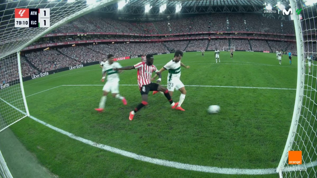 ArchivoVAR's tweet photo. 🖥️💥 El VAR dejó pasar una falta previa en gol de Berenguer.

👉🏻 Iñaki mete su pie por delante del despeje de Chust sin llegar al balón e impidiéndole ejecutar la acción.

❌ 𝗘𝗦 𝗙𝗔𝗟𝗧𝗔.

▪️ Además, el delantero raspa con los tacos en el tendón de Aquiles del defensa. https://t.co/FcexavWHBk