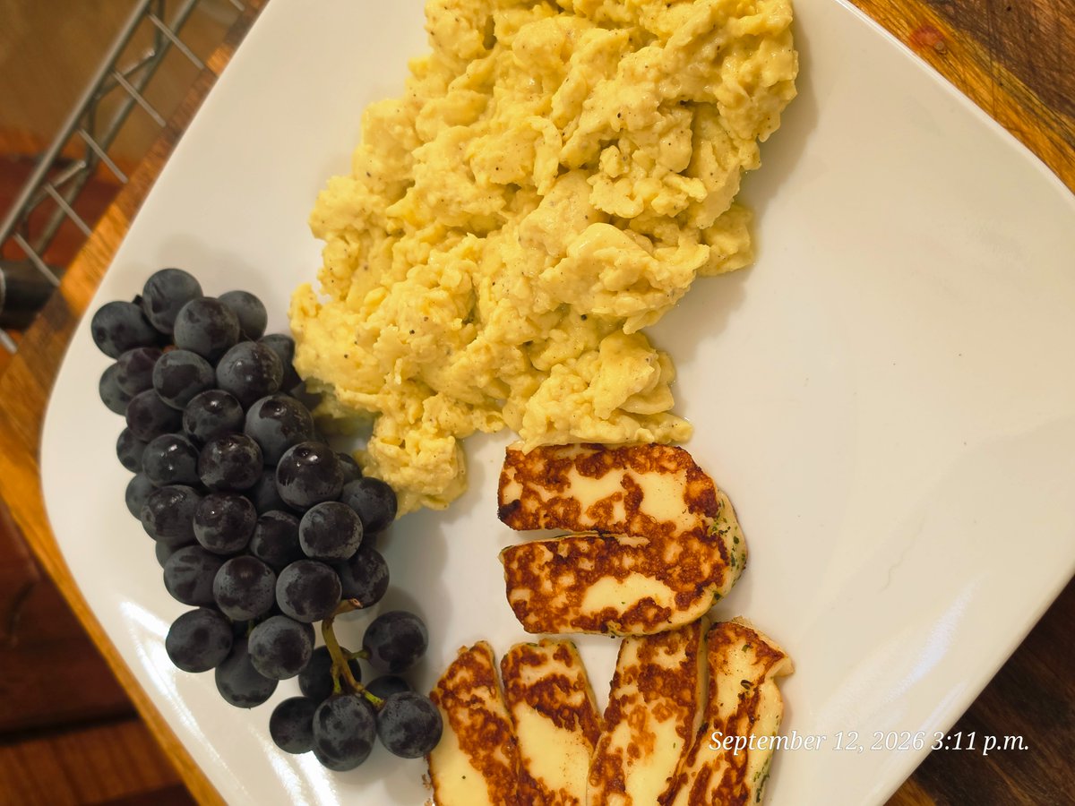 Raix43512345's tweet photo. @c4credit scrambled eggs with halloumi and coronation grapes https://t.co/w77WBpYMC1