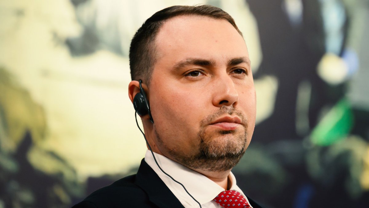 Kyrylo_Budanov's tweet photo. Справедливий і стійкий мир в Україні – це побудова нової архітектури безпеки Європи. Ми є її невіддільною частиною. Щоб зупинити агресора або хоча б примусити його до реальних переговорів, нам необхідна залізна єдність – України, Європи, Сполучених Штатів.

Цю позицію підкріплюють наші далекобійні та економічні дії, які вже дають серйозний результат. Про це свідчить дев’ятикратне падіння вартості «Газпрому» (із 270 мільярдів доларів до приблизно 30 мільярдів) чи різке погіршення становища системного «ВТБ Банку». Санкційний режим має працювати надалі, бо це реальні важелі, які змушують ворога шукати виходу з війни.

Українська армія сьогодні найсильніша в Європі. Ми готові до відкритої співпраці, від «дрон-ділів» до глибокого об’єднання зусиль. Та будь-які внутрішні розбіжності чи розкол грають виключно на користь ворога. Тільки разом ми сила.

Саме тому безпекові рішення і дії наших західних партнерів мають прискоритись, адже війна не постукає в їхні двері – вона виб’є їх чоботом.

Тільки через силу, єдність і непохитну рішучість ми гарантуємо безпеку України та всього континенту, на чому наголосив під час виступу на конференції YES. Щиро дякую команді Ялтинської європейської стратегії за організацію заходів, важливих для міжнародної підтримки України.

Працюємо на результат! Слава Україні!