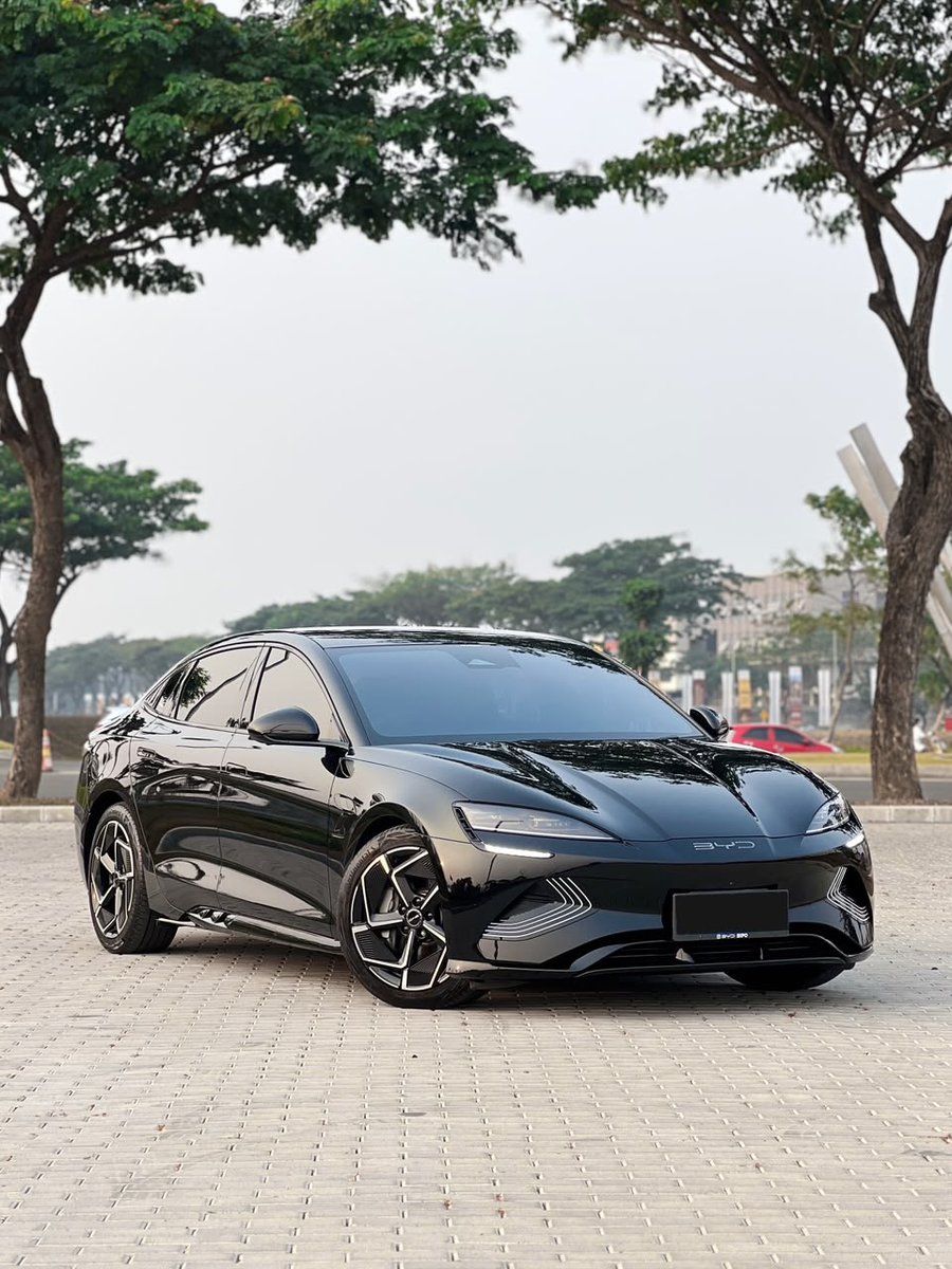 MintaHartspcjl's tweet photo. BYD Seal Premium EV 2025, tangan pertama, KM 9. 000 original. Pajak aktif hingga 06/2027, garansi baterai 2031 dan kendaraan 2029. Harga 485 juta cash, nego tipis. Lokasi BSD, siap kirim seluruh Indonesia. https://t.co/9CprpSDgOQ