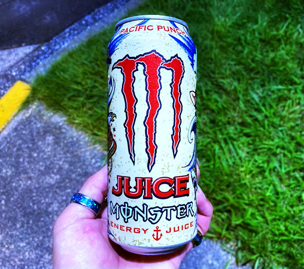 Landia_Dragon's tweet photo. Today's-ENERGY-
今回はこの三種!!
何気に"#STRAWBERRYLEMONADE"初飲みなんだけど噂通り美味いな!
#MonsterEnergy #JUICEMonster #VIKINGBERRY #PACIFICPUNCH https://t.co/YY4PfbOHw9