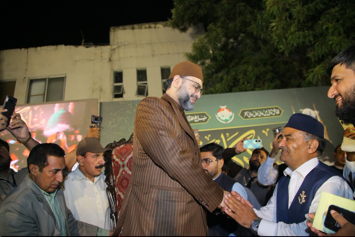 DrHassanQadri's tweet photo. راولپنڈی: چیئرمین سپریم کونسل منہاج القرآن انٹرنیشنل پروفیسر ڈاکٹر حسن محی الدین قادری میلاد کانفرنس لیاقت باغ راولپنڈی آمد کے موقع پر استقبالیہ نعروں کا جواب دے رہے ہیں اور شریک معزز مہمانانِ گرامی سے ملاقات کررہے ہیں، میلاد کانفرنس میں شریک عاشقانِ مصطفیٰﷺ (مرد و خواتین) نے کھڑے ہوکر ان کا استقبال کیا۔

#MawlidConference #MiladWithMinhaj #LiaquatBagh #Rawalpindi #Mawlid2026