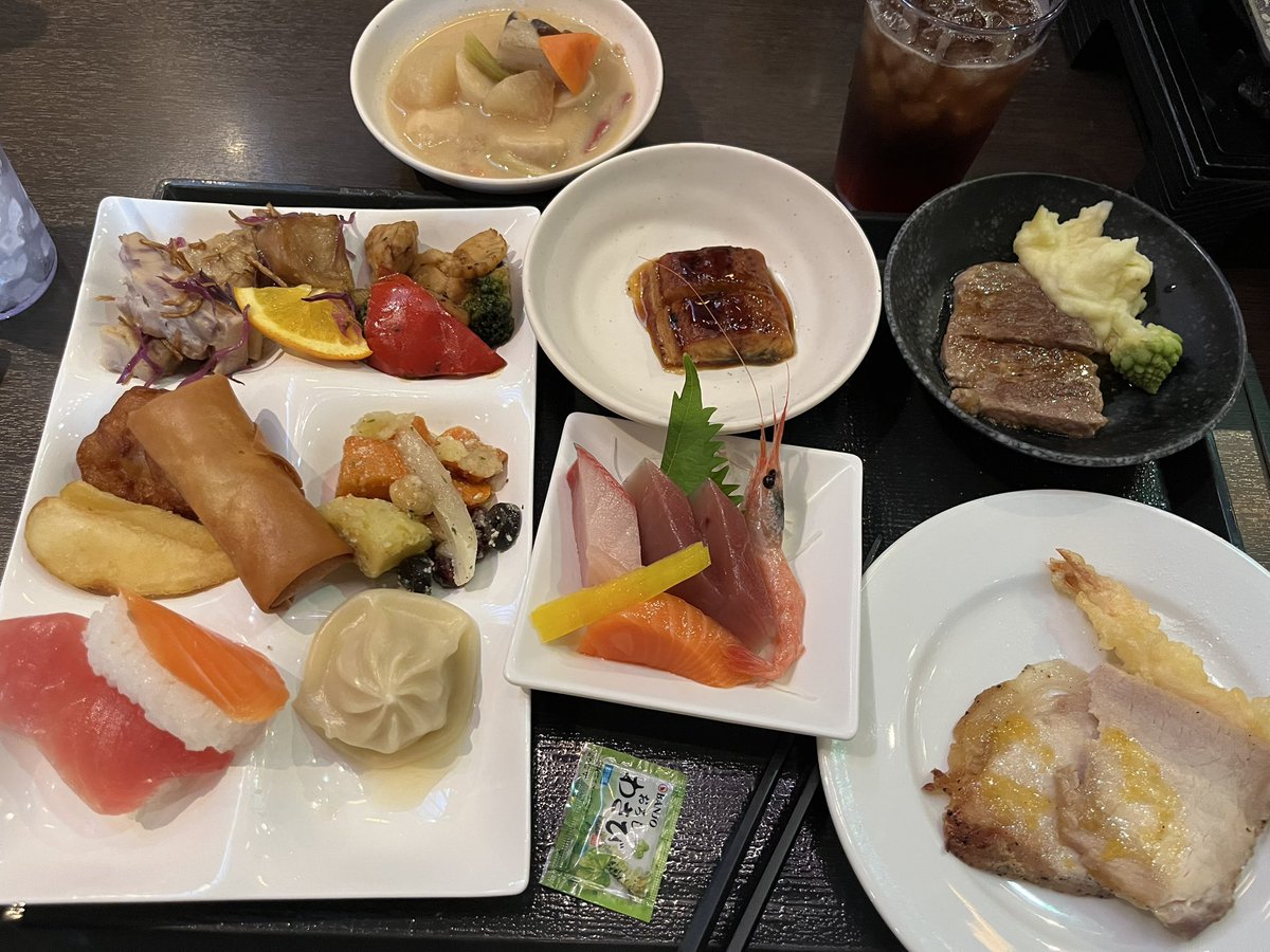 0714runakawa's tweet photo. 家族と親戚と、美味し楽し城崎温泉旅行へ♨️🎵
山が見えて綺麗な所でした。
温泉気持ち良かったです😊
ガチャガチャの激アツの湯たまごむしまつがみミニ絵馬ストラップがかわいい⭐️ https://t.co/9t67J93vrW