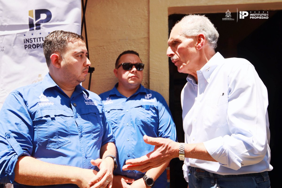 ip_hond's tweet photo. 🏛️ ¡El Instituto de la Propiedad llegó a Nahuaterique, La Paz!
​Acompañamos la inauguración del Centro Cívico Gubernamental de Palo Blanco acercando trámites de Registro Vehicular, Registro Inmueble, Catastro y Cartografía directamente a la población. https://t.co/kMrJ4REUkZ