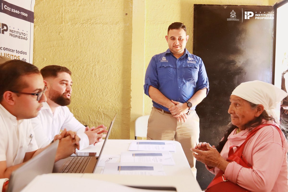 ip_hond's tweet photo. 🏛️ ¡El Instituto de la Propiedad llegó a Nahuaterique, La Paz!
​Acompañamos la inauguración del Centro Cívico Gubernamental de Palo Blanco acercando trámites de Registro Vehicular, Registro Inmueble, Catastro y Cartografía directamente a la población. https://t.co/kMrJ4REUkZ