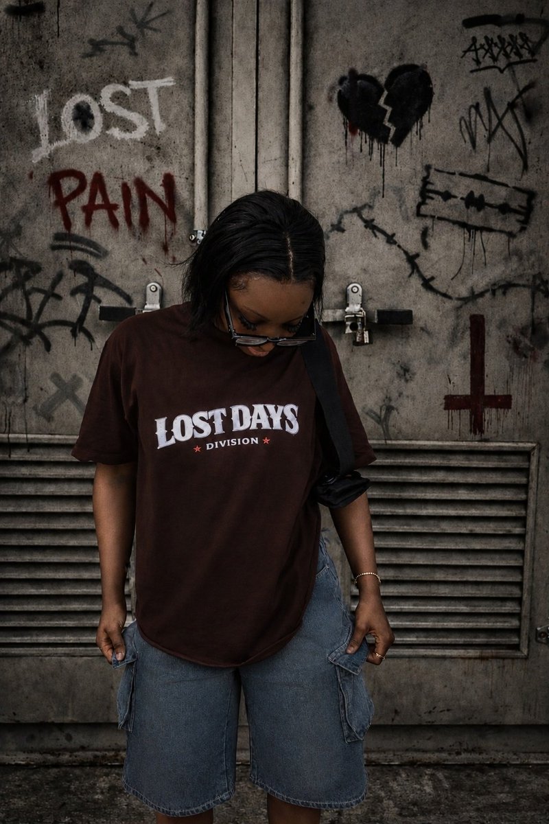 forthylostdays's tweet photo. —DIVISION TEE, SAMPLE I.

*material: premium cotton.
*fit: crop fit.
*colour: brown.
*neckline: ribbed crew.

NGN 10,000. https://t.co/mNTyHp1tU2