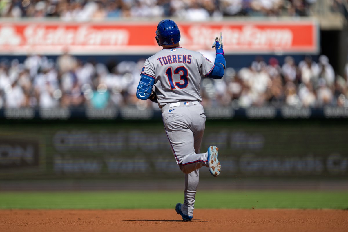 Mets's tweet photo. 3 innings, 3 homers 🤘 https://t.co/OgVlxFMEzI