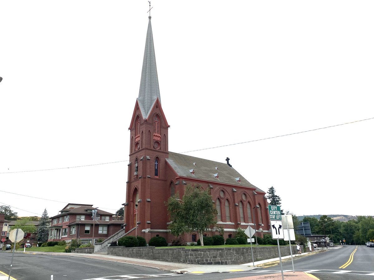 carebellami's tweet photo. @AncientsRback I found a similar looking church in The Dalles, Oregon while visiting.  It’s an old world Tartarian stronghold city https://t.co/LIUumb3koc
