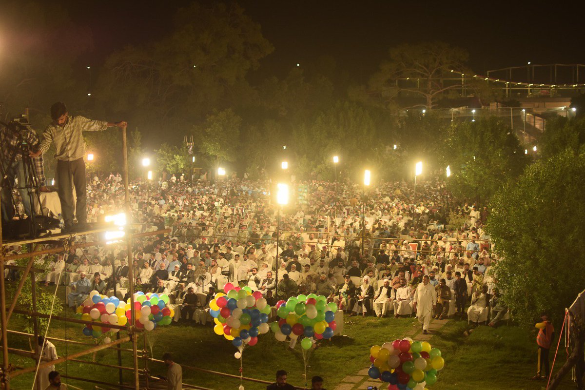 jekylll__'s tweet photo. Mawlid at liaqat bagh park Rawalpindi. 

@DrHussainQadri @DrHassanQadri
#MQIMawlidInRawalpindi #MQIMawlidInKarachi https://t.co/MKhd7pf4BZ