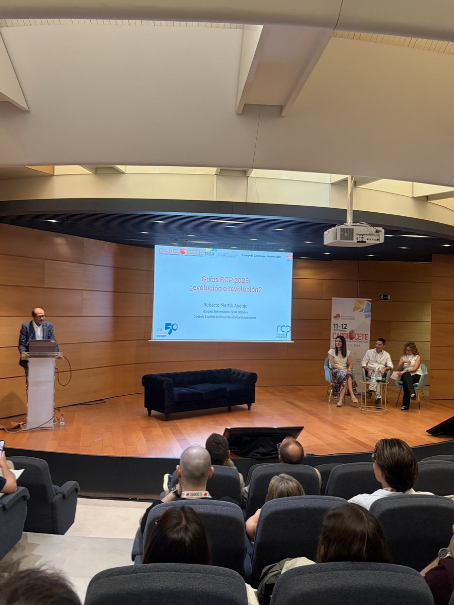 AgudosSEC's tweet photo. @AgudosSEC en @cardiocete ❤️
Sesiones llenas de público, mucho interés y, sobre todo, un ambiente maravilloso.
Un placer compartir estos días de ciencia y aprendizaje con tantos amigos.
@Ana_Viana_T @randreariba_rut @PabloJ @corbi_miguel @pmartinezlosas @secardiologia https://t.co/9Ej6Eq9QSC